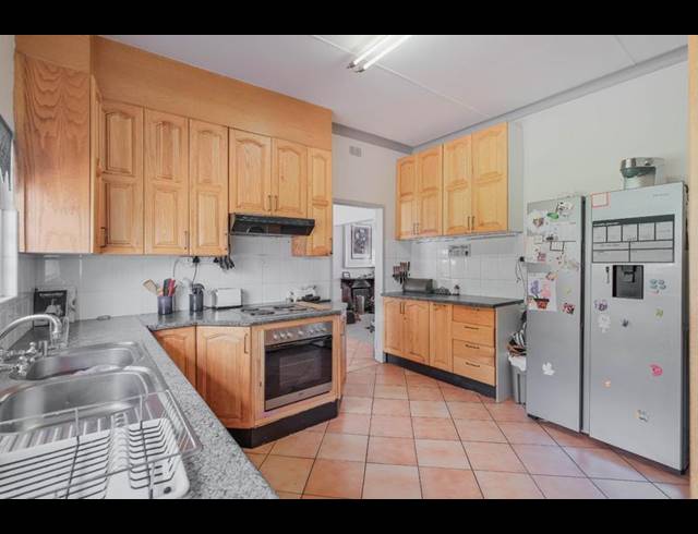 4 BEDROOM HOUSE FOR SALE IN CLUBVIEW